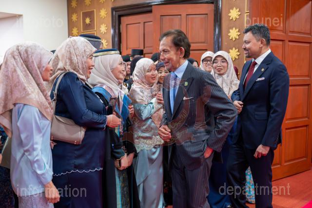 AZMI-160825-00029