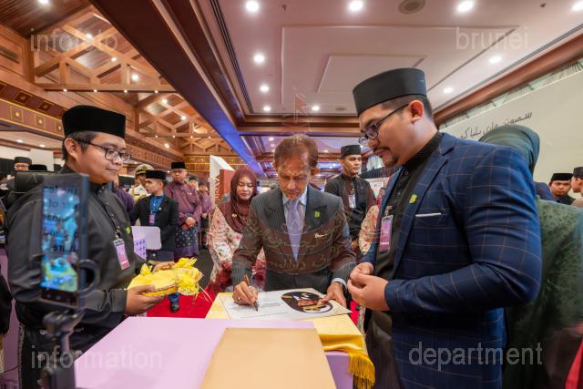 AZMI-160825-00053