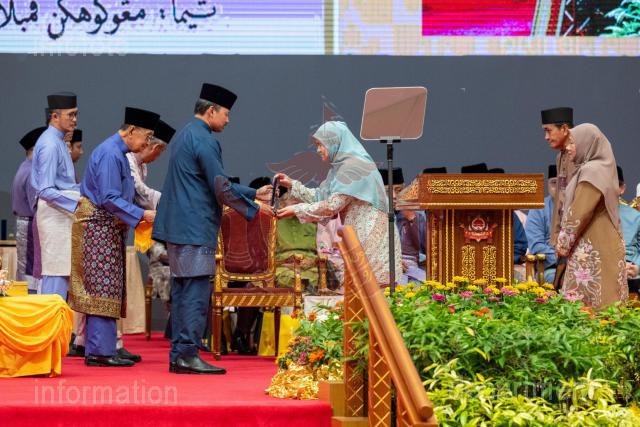 070326-AZMI-00033
