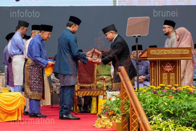 070326-AZMI-00038