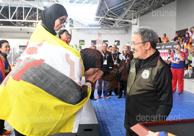 DYTM berangkat hadir dan seterusnya dijunjung untuk menyempurnakan penyampaian pingat